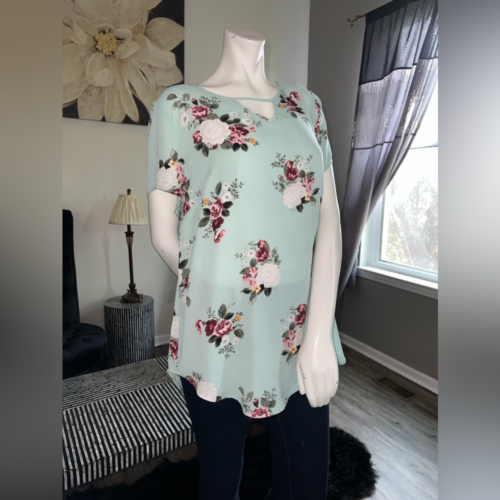 Torrid Size 1 Floral Blouse